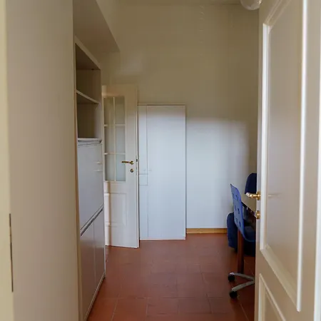 Spacious And Pleasant 2-br Lägenhet